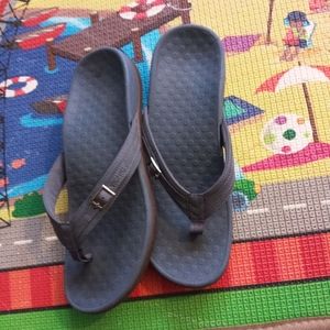 Vionic slippers